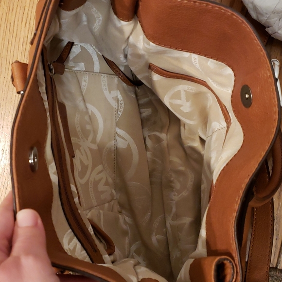 Michael Kors Hamilton Tote - Picture 9 of 11